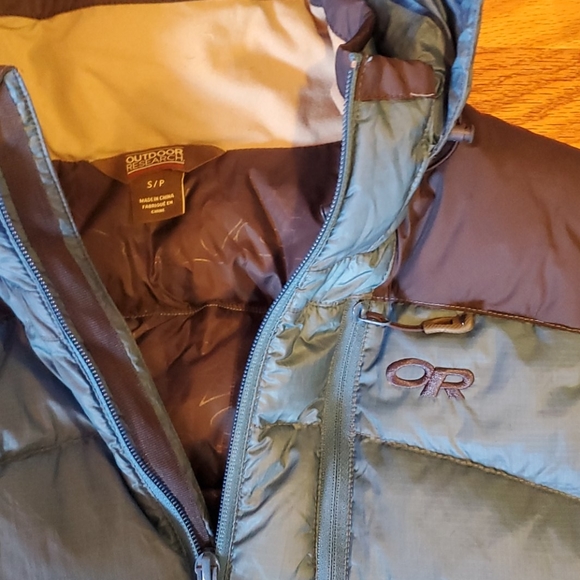 Outdoor Research - Picture 2 of 6